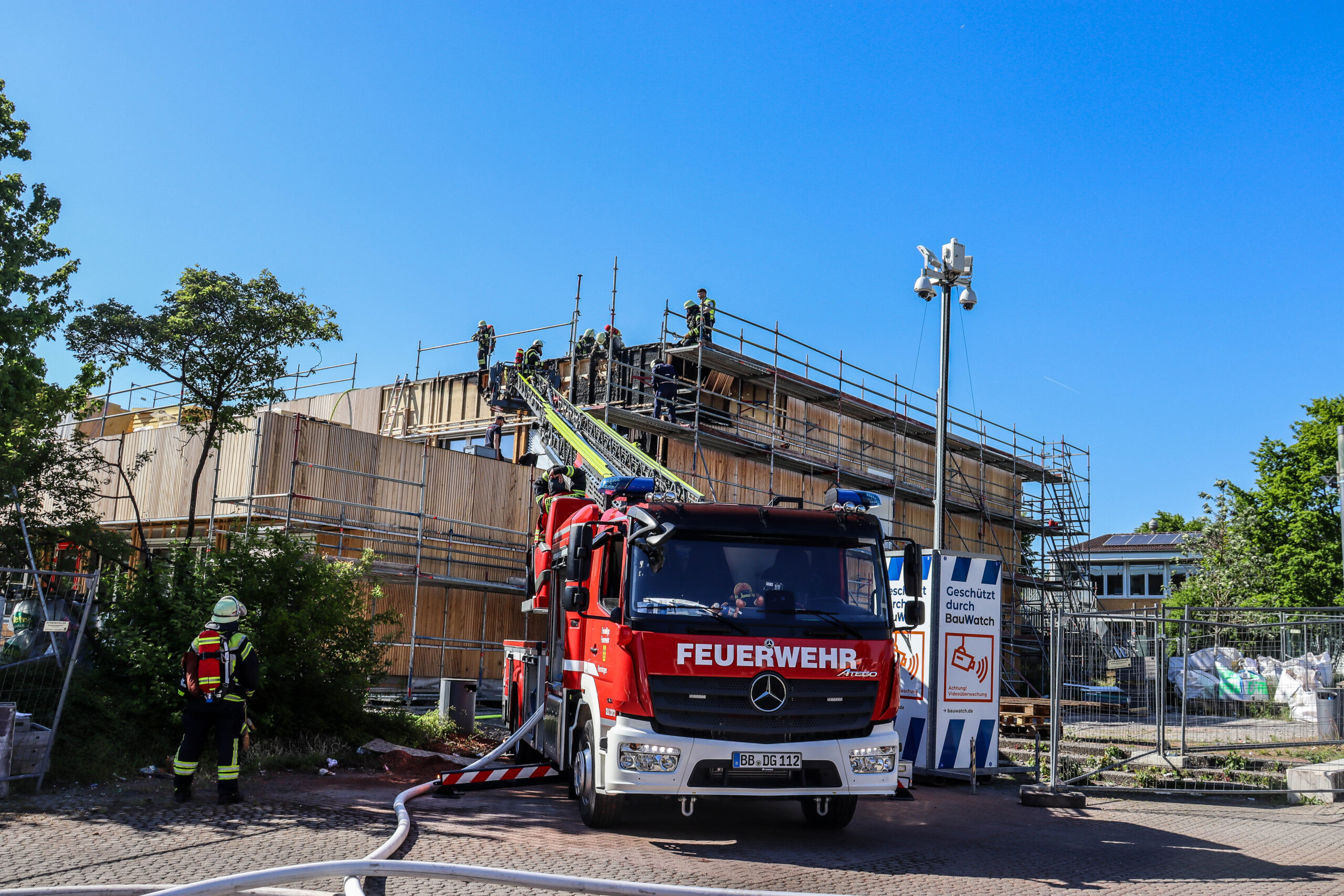 Renningen: Brand auf Baustelle einer Schule fordert zwei Leichtverletzte