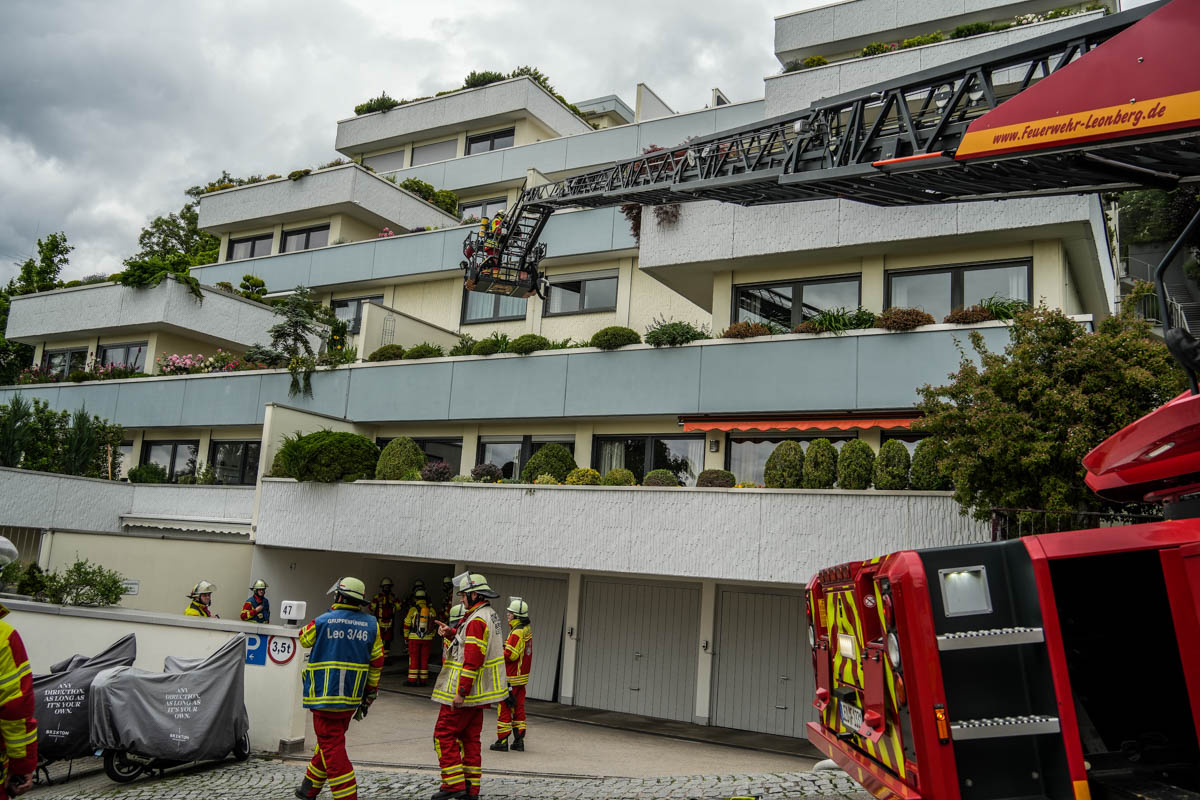 Leonberg: Brand in Mehrfamilienhaus mit zwei leichtverletzten Personen