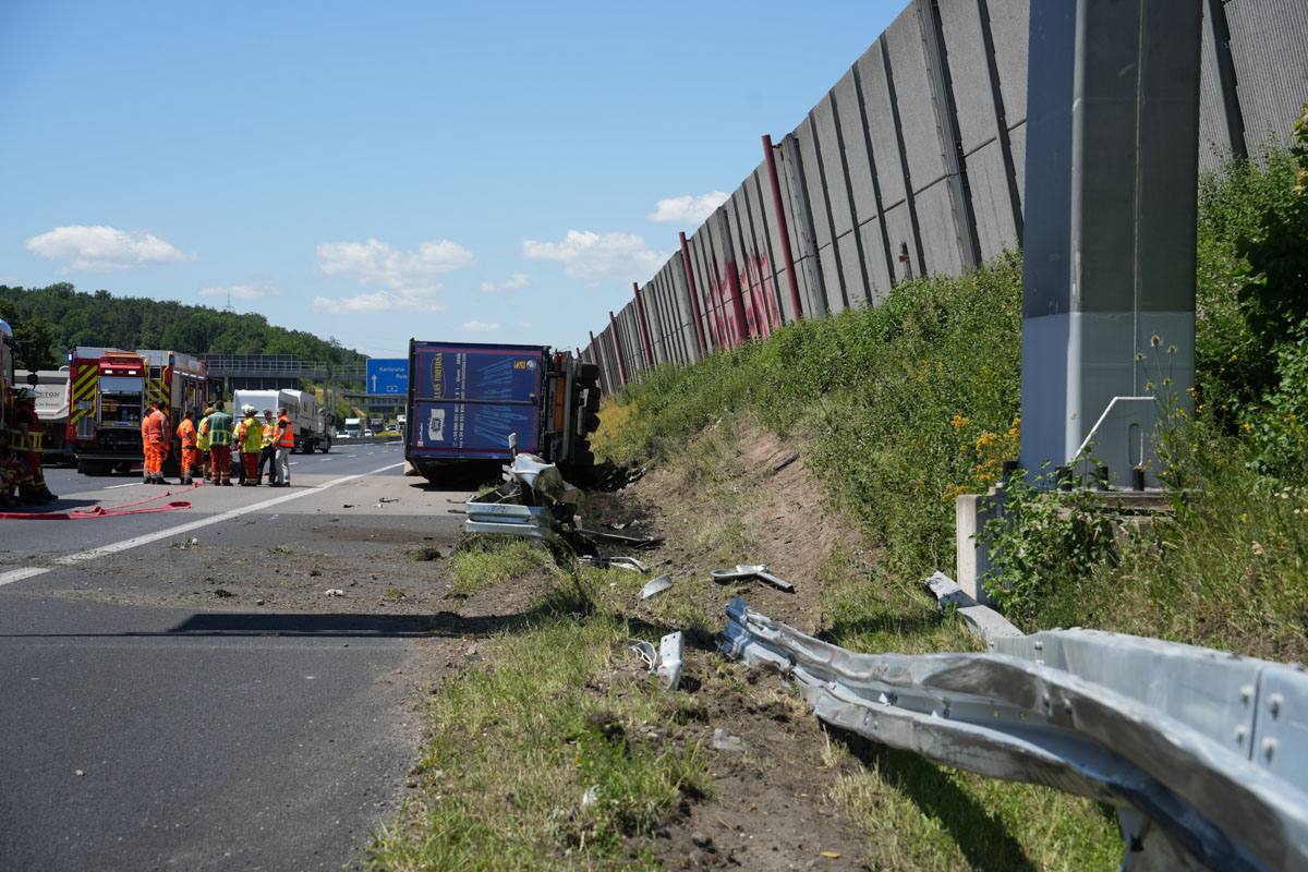 Leonberg A8: Lange Staus nach LKW Unfall bei Leo West