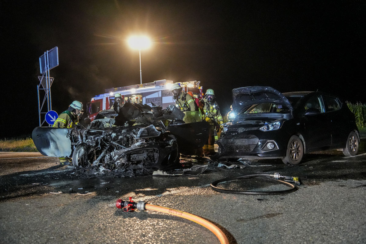 Sindelfingen-Darmsheim: Jaguar brennt nach Unfall aus