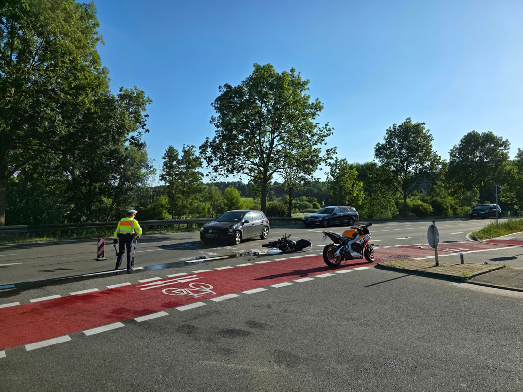 Aidlingen: Unfall zwischen PKW und Motorrad