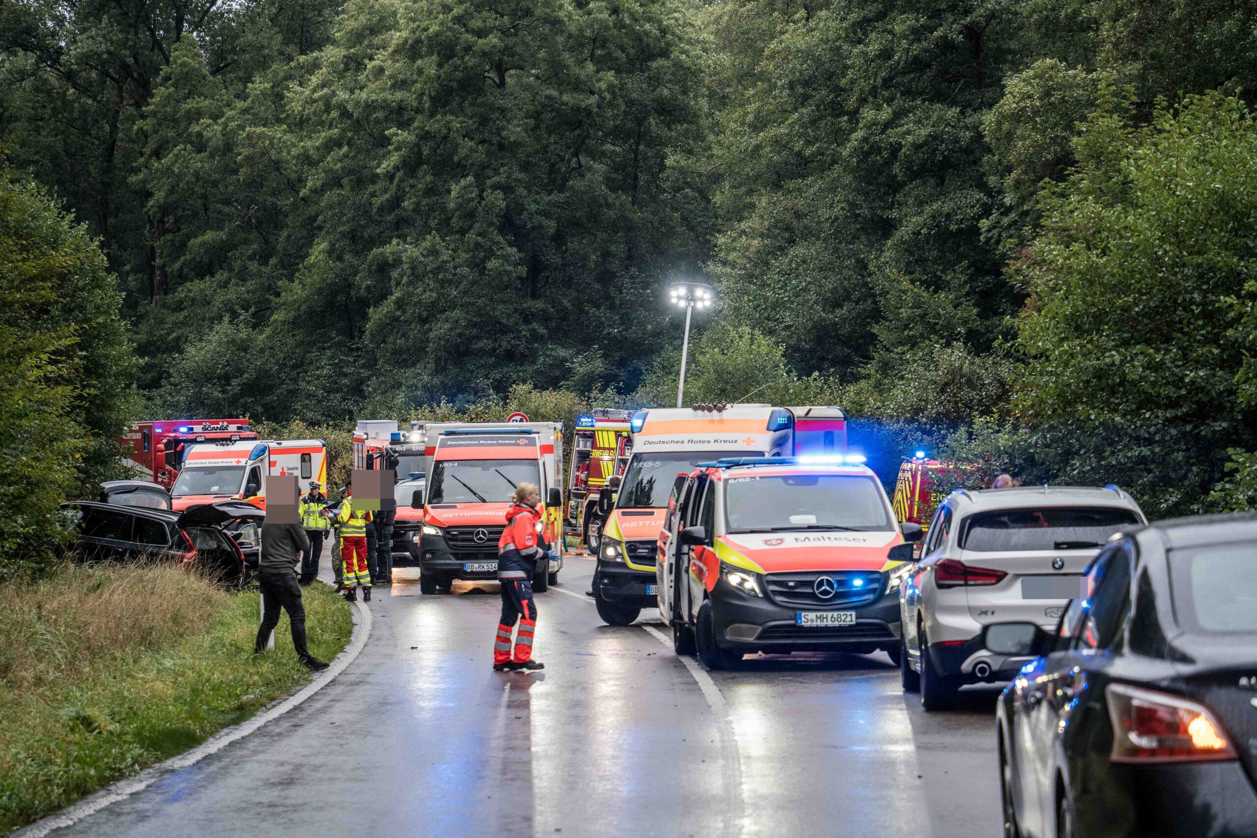 Sindelfingen: Verkehrsunfall fordert drei Schwer- und zwei Leichtverletzte