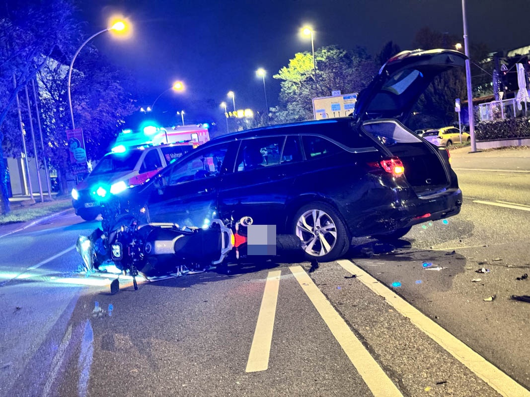 Sindelfingen: Verkehrsunfall mit verletztem Motorradfahrer und hohem Sachschaden