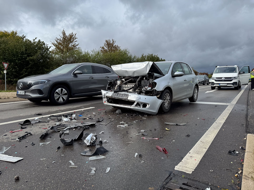 B464 Holzgerlingen: Auffahrunfall an roter Ampel