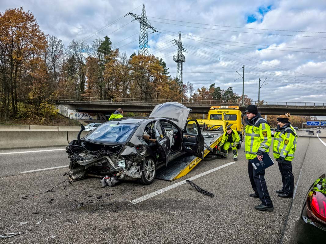 BAB A81 Ehningen: Verkehrsunfall mit vier verletzten Personen