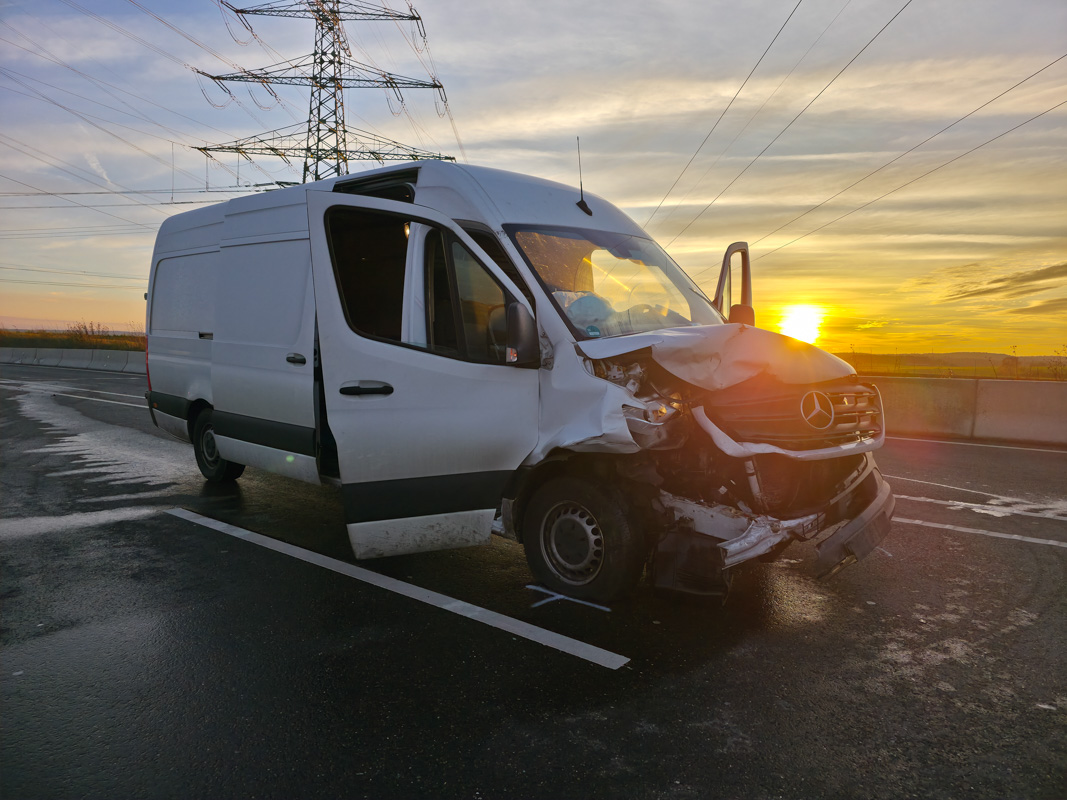 Nachtrag vom Donnerstag: B 464Sindelfingen: drei Verletzte nach Auffahrunfall am Stauende