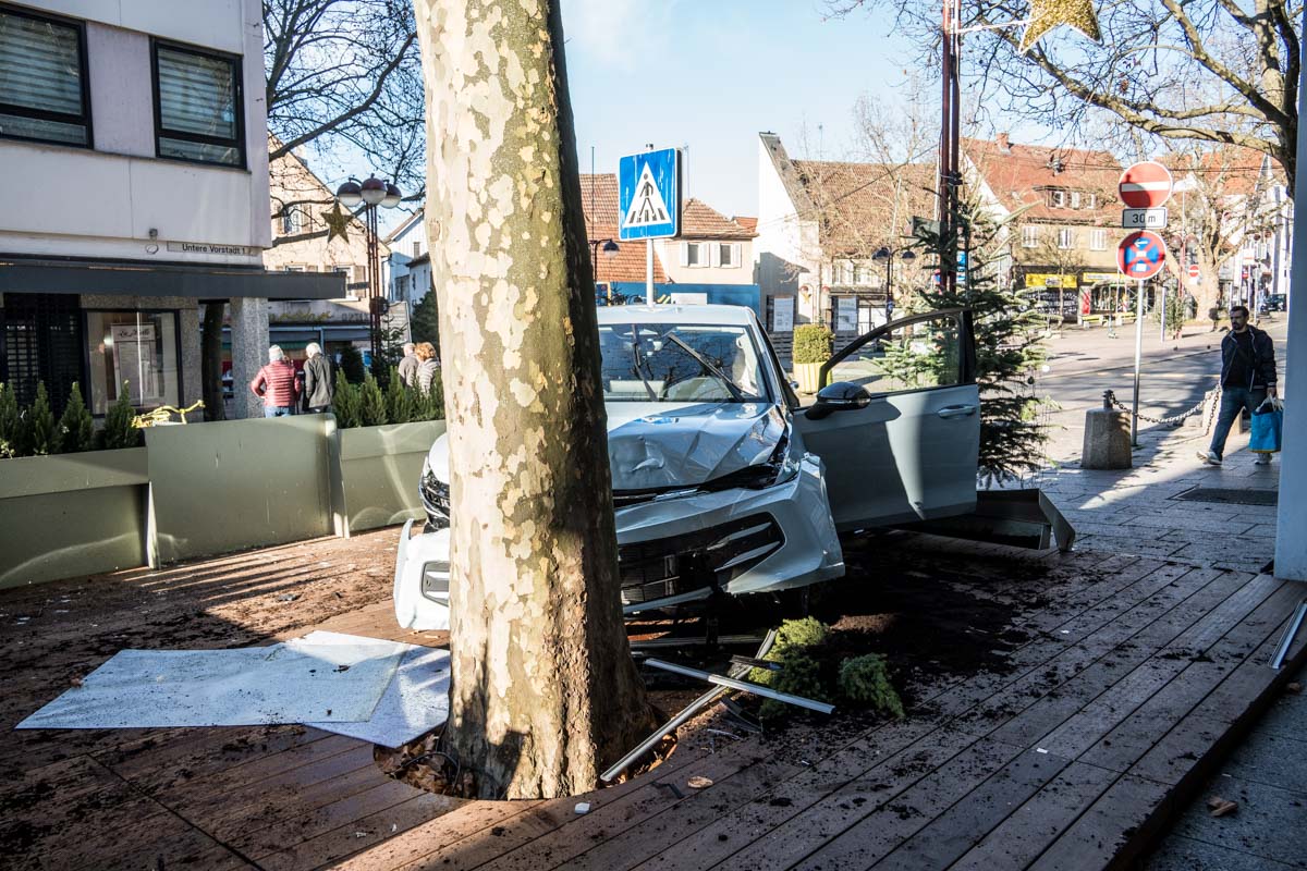 Sindelfingen: Unfall bei der Ausfahrt aus der Marktplatztiefgarage – ein Verletzter und hoher Sachschaden