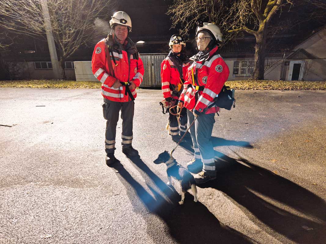Sindelfingen-Maichingen: Vermisste Seniorin aus Altenheim – Rettungshunde im Einsatz
