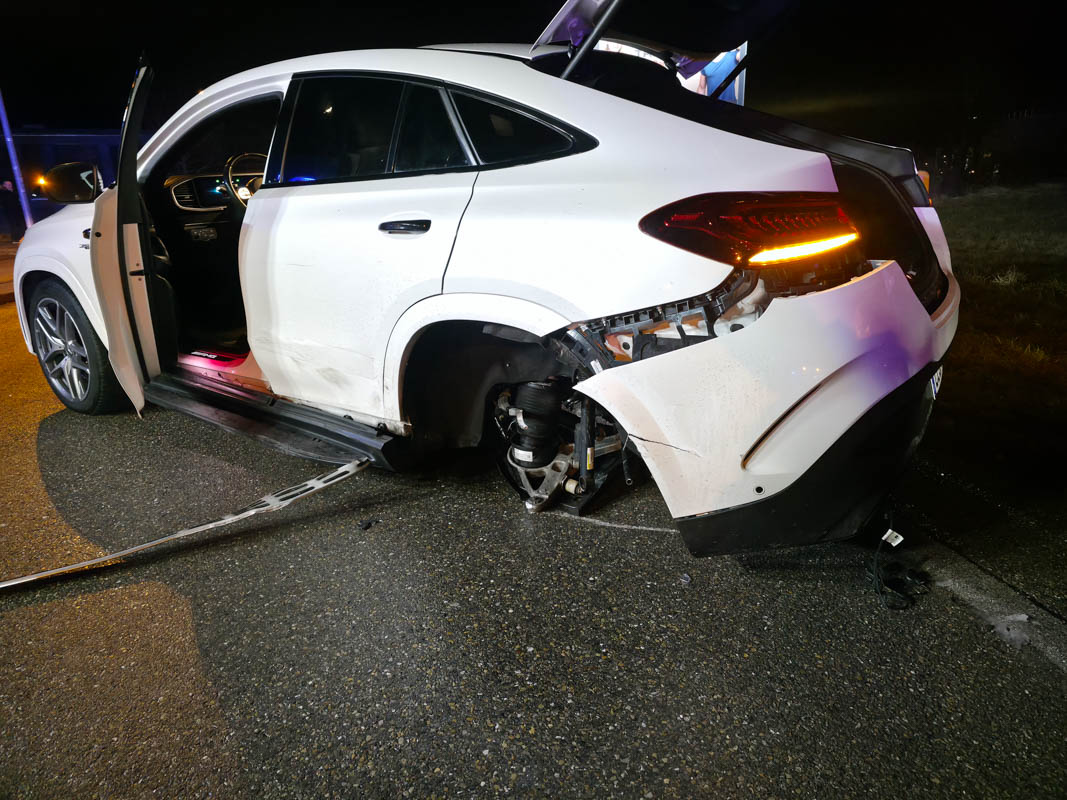 Leonberg: Unfall im Begegnungsverkehr