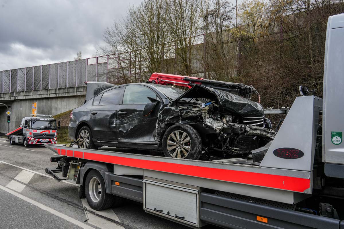 Leonberg: Unfall mit sieben Verletzen und einem Sachschaden in Höhe von 75.000 Euro.
