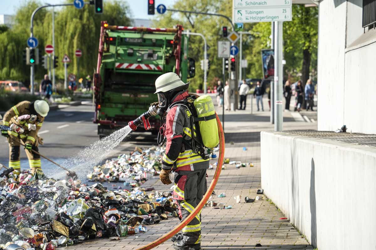 Feuerwehreinsatz wegen brennender Müllladung in Böblingen