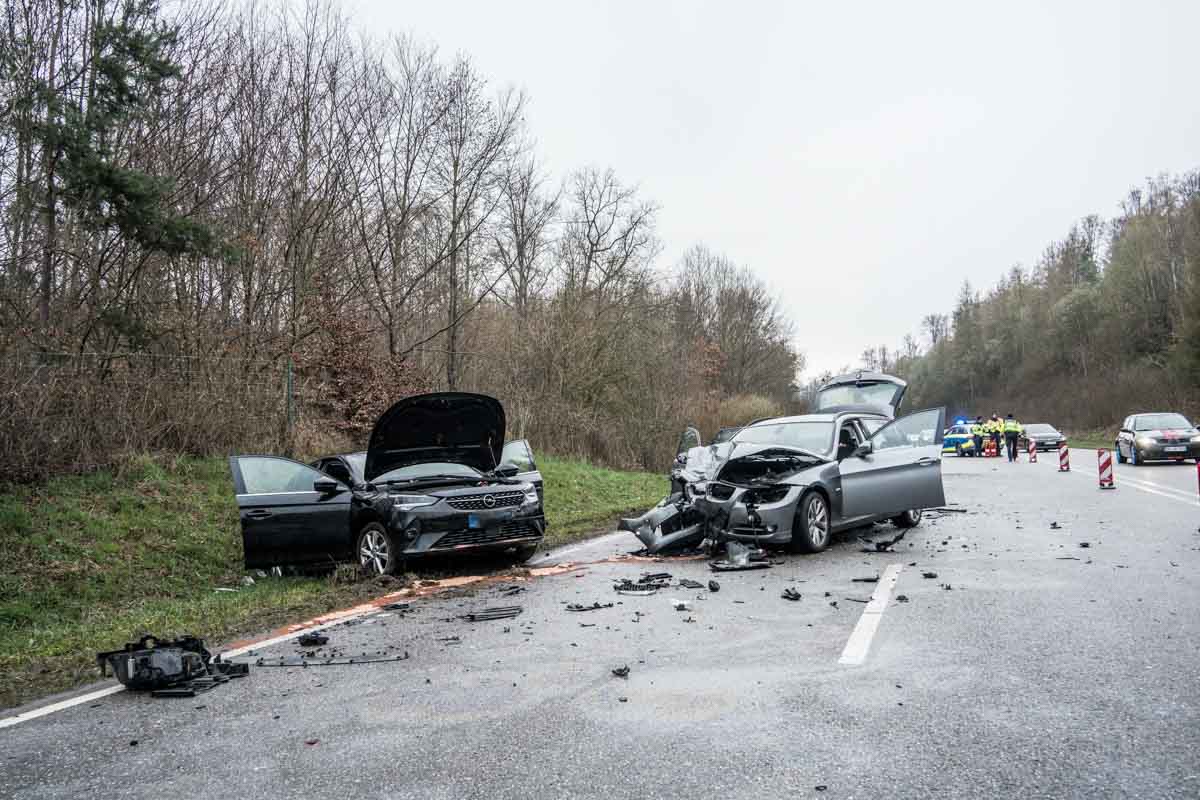 Böblingen: Unfall auf der B 464 – zwei Verletzte und 30.000 Euro Sachschaden