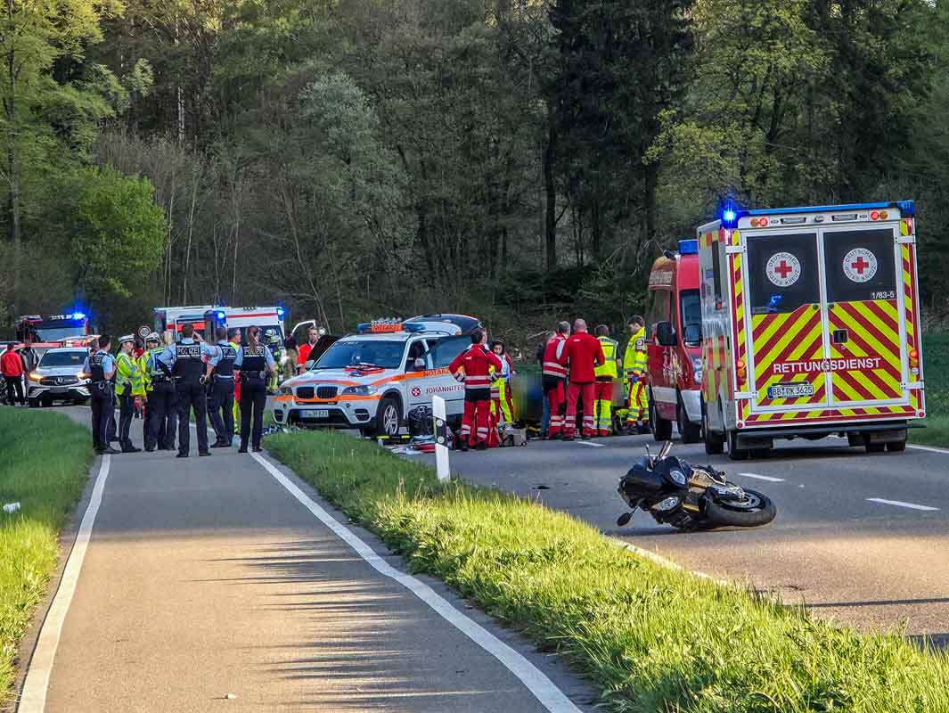 Gärtringen: Zwei Motorradfahrer bei Unfall schwerverletzt