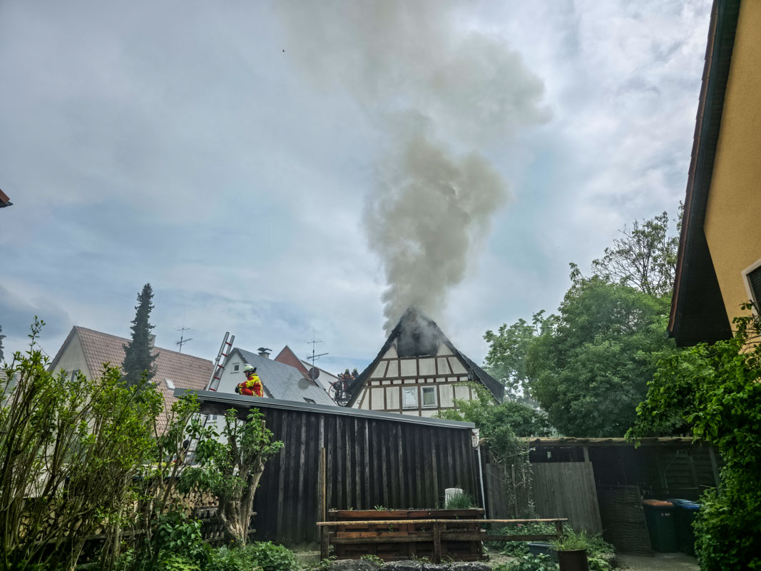 Leonberg-Warmbronn: Dachstuhlbrand in Wohnhaus