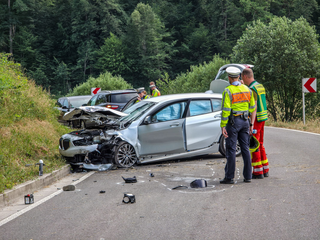 K1001 Gemarkung Ehningen – Verkehrsunfall zwischen Motorrad und PKW fordert drei verletzte Personen