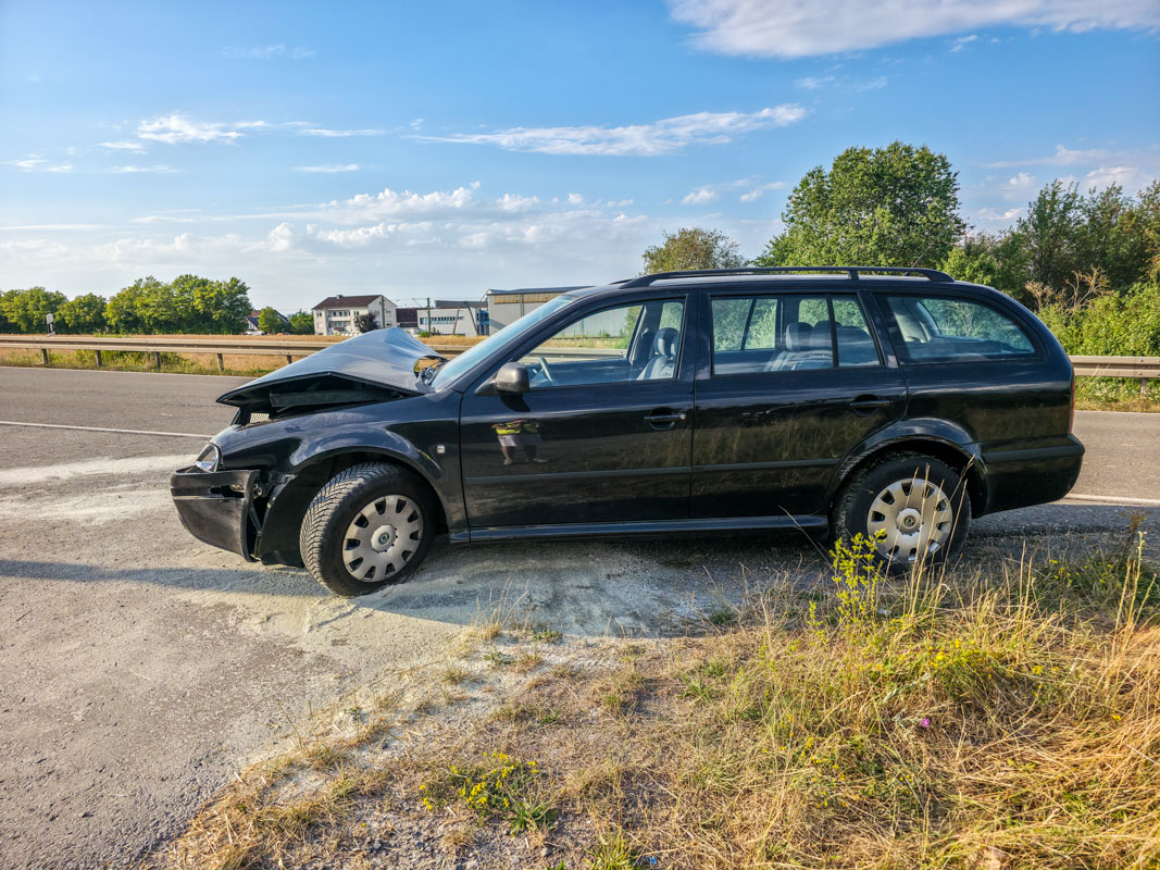 Magstadt: Unfall zwischen PKW und Traktor