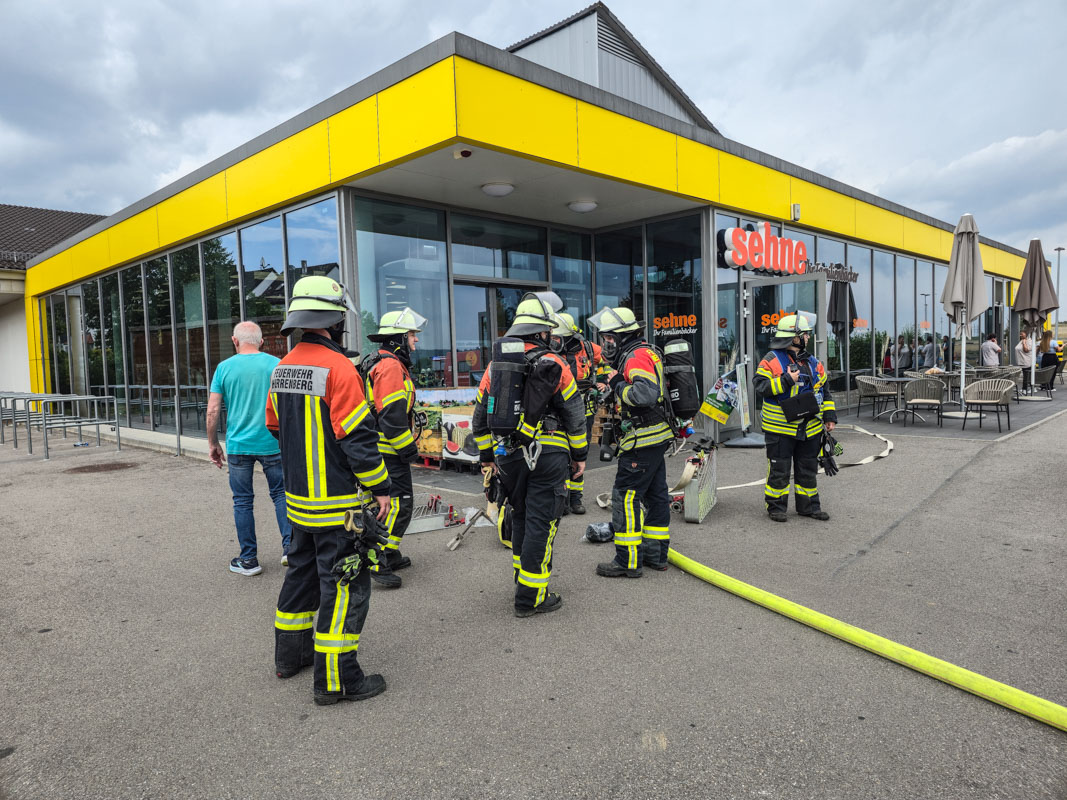 Herrenberg-Kuppingen: Rauchgeruch löst umfangreichen Feuerwehreinsatz aus