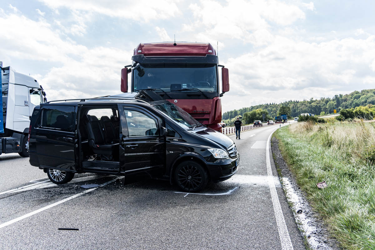 Renningen: Unfall auf der B 295 – zwei schwer verletzte Personen