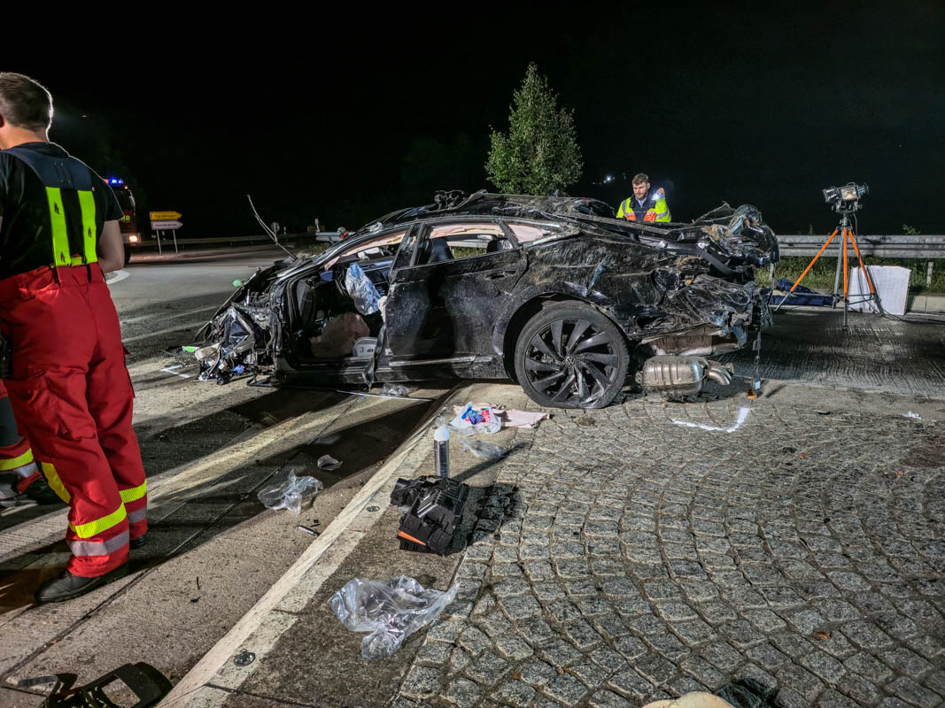 Jettingen (Oberjettingen Kreisverkehr K1023/K1030): Schwerer Verkehrsunfall unter Alkoholeinfluss
