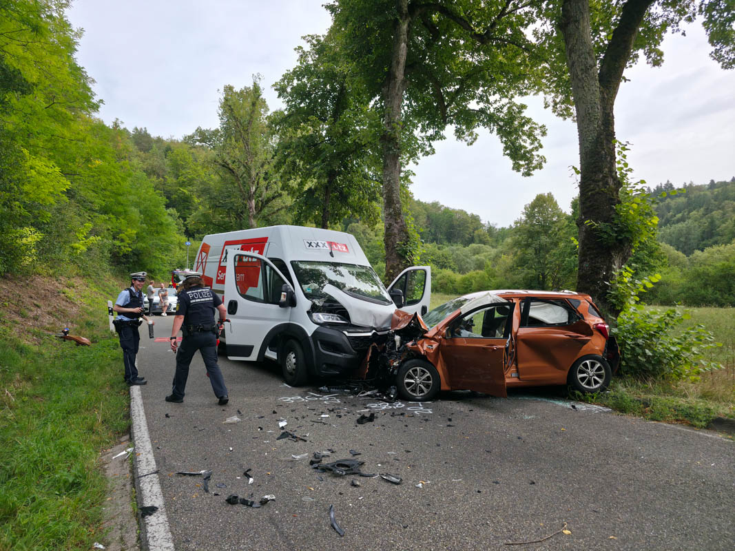 Ehningen: Eine schwerverletze und zwei leichtverletzte Personen nach Verkehrsunfall auf Kreisstraße 1001