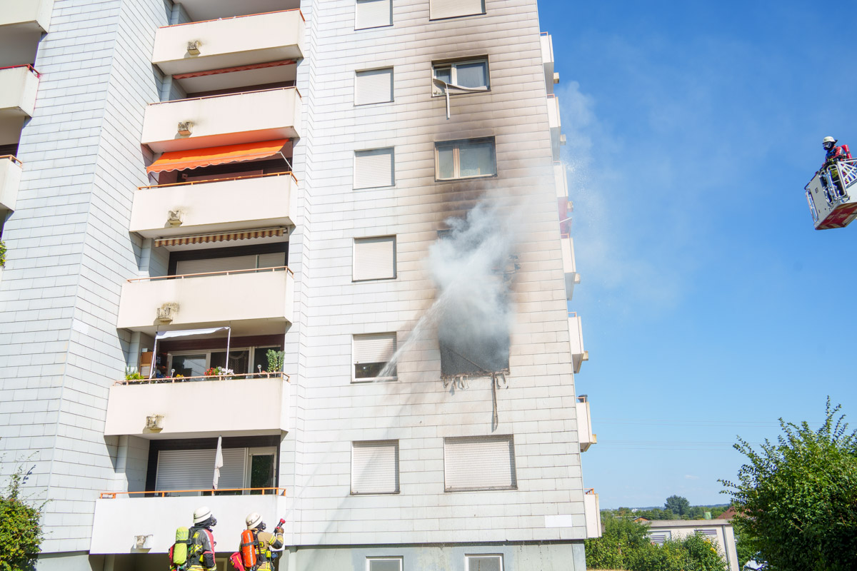 Böblingen-Dagersheim: Brand in einer Wohnanlage mit einer leicht verletzten Person