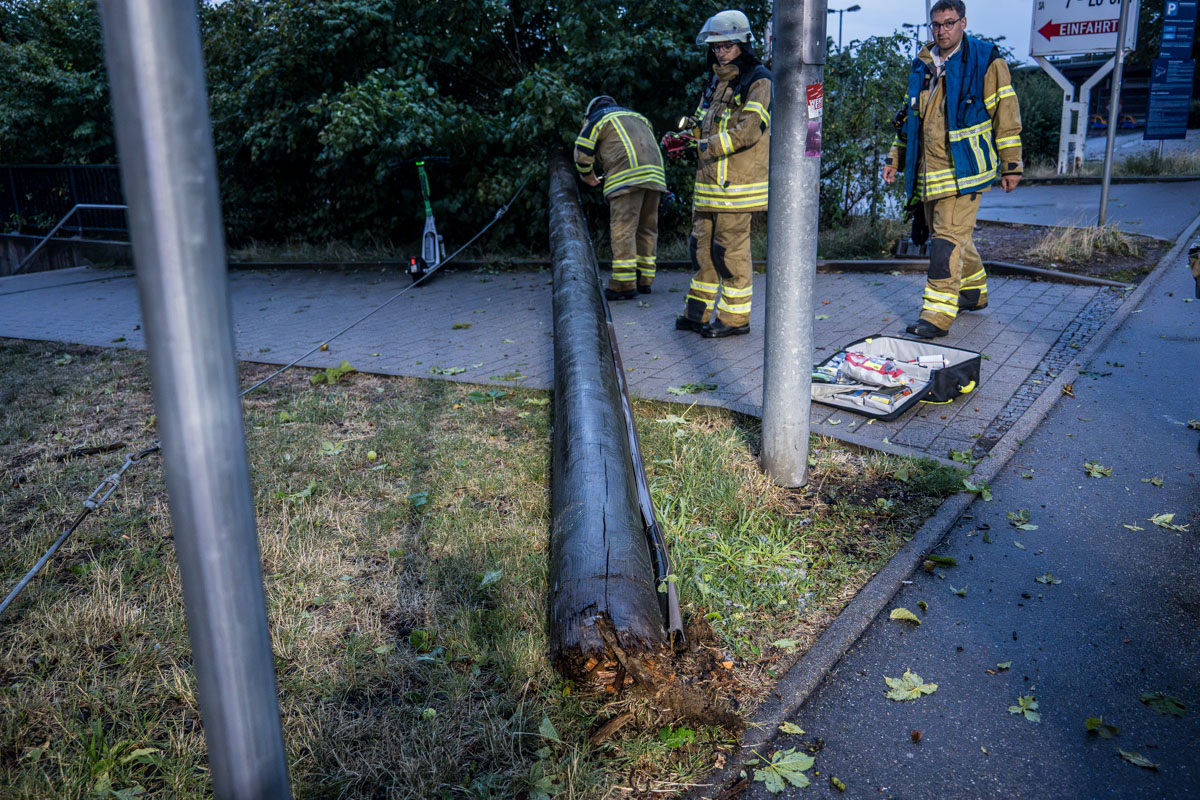 Sindelfingen-Maichingen: Strommast aufgrund von Sturm umgeknickt – kein Stromausfall
