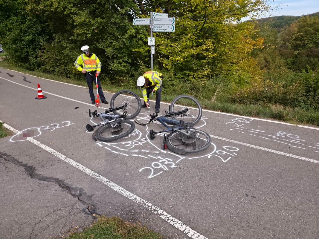 Böblingen: Zwei verletzte Radfahrende nach Verkehrsunfall auf Radweg
