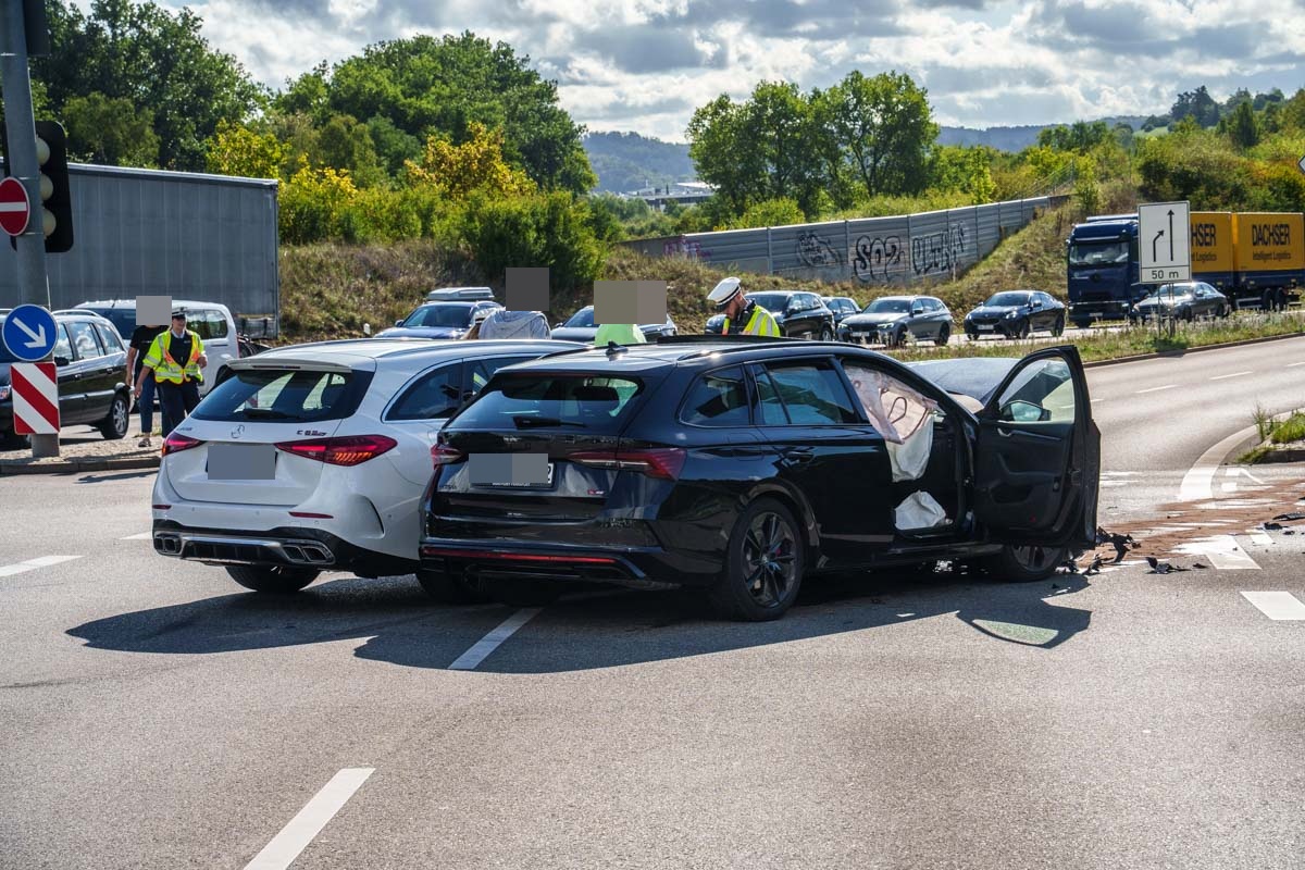Leonberg: Unfall auf der B 295 – Zeugen gesucht