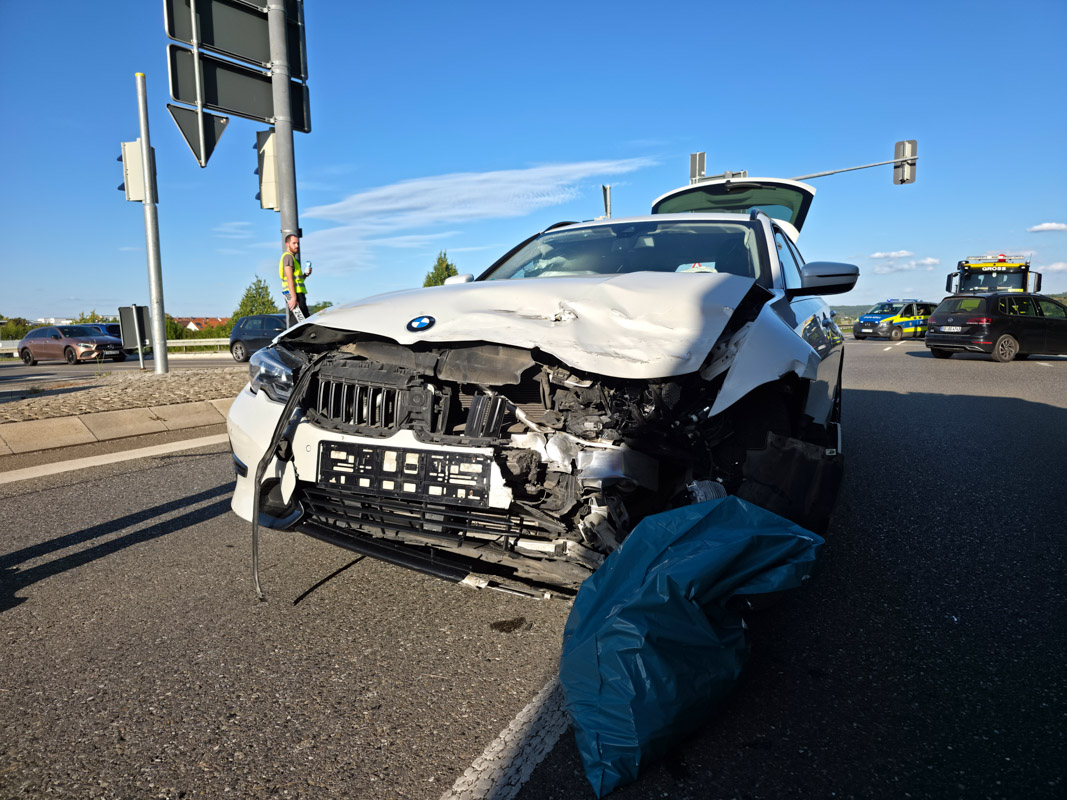 Renningen B295 Unfall im Kreuzungsbereich