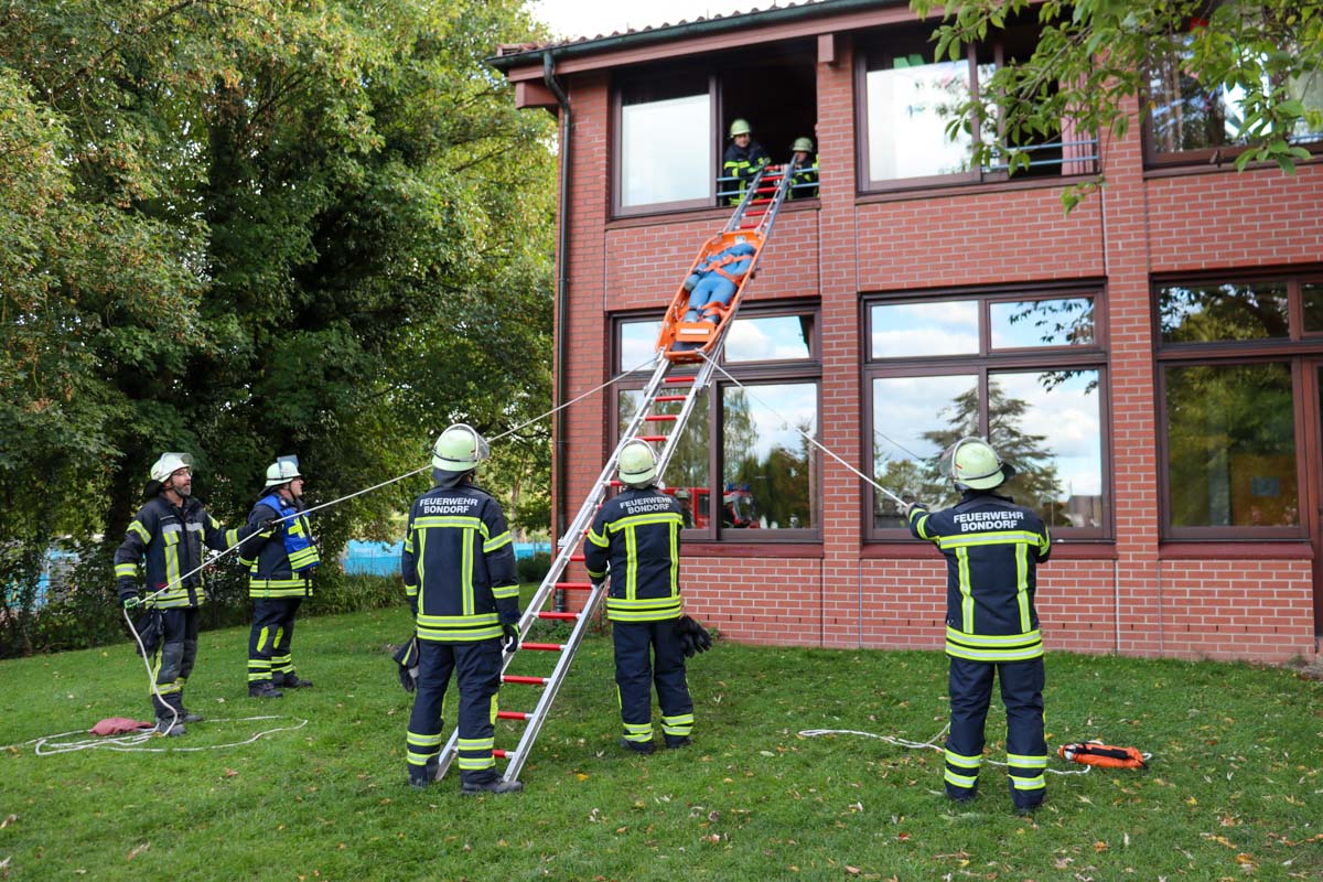 Bondorf: Schulgebäude brennt – Übung der Feuerwehr